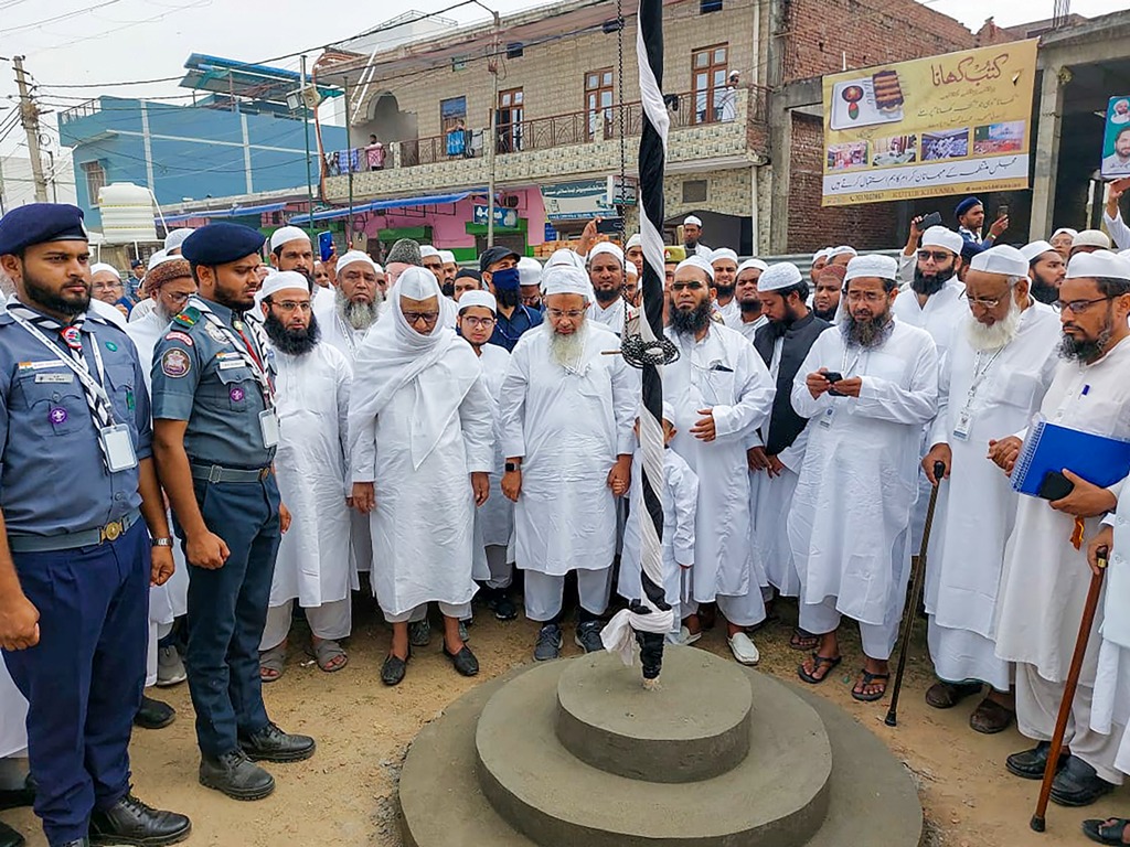 جمعیۃ علمائے ہند کے کنونشن میں جمع ہوئے لوگ۔ (تصویر: پی ٹی آئی)
